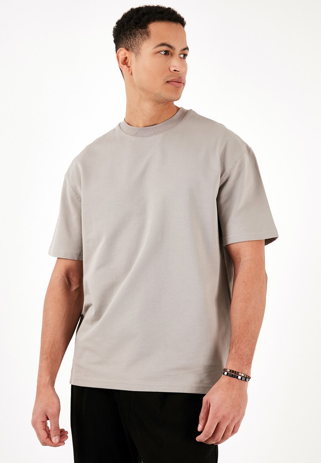 Простая футболка Buratti, светло-серый
Простая футболка Buratti, светло-серый