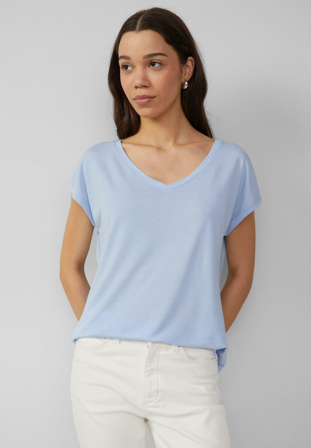 Базовая футболка LOOSE-FITTING QS, светло-голубой
Базовая футболка LOOSE-FITTING QS, светло-голубой