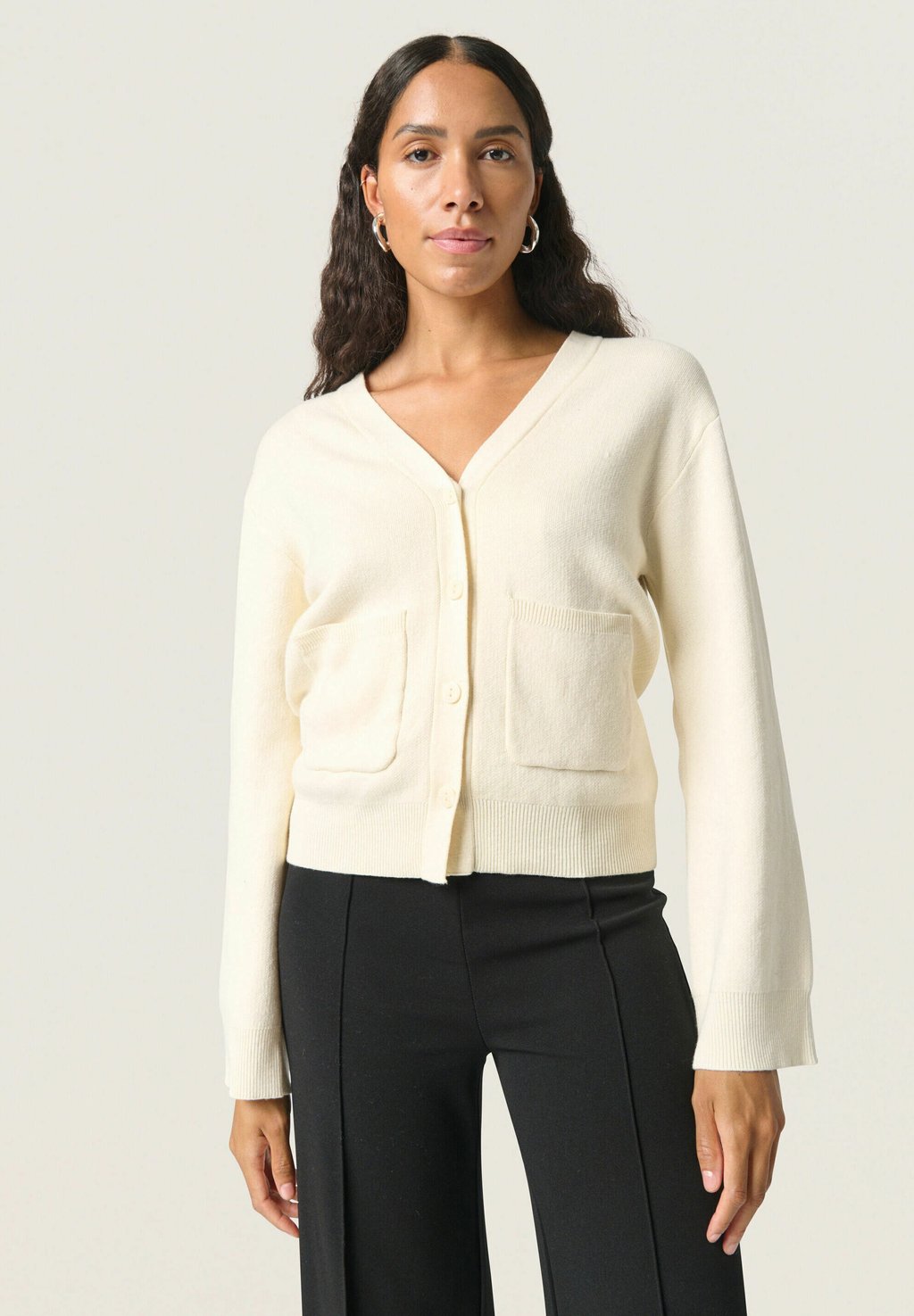 Кардиган CALISA Soaked in Luxury, кремовый
Кардиган CALISA Soaked in Luxury, кремовый