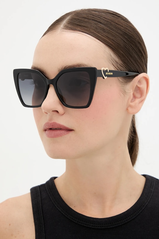 Солнцезащитные очки Love Moschino, черный
Солнцезащитные очки Love Moschino, черный