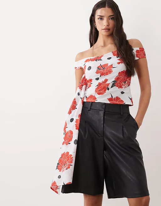 Топ с открытыми плечами и цветочным принтом ASOS DESIGN
Топ с открытыми плечами и цветочным принтом ASOS DESIGN