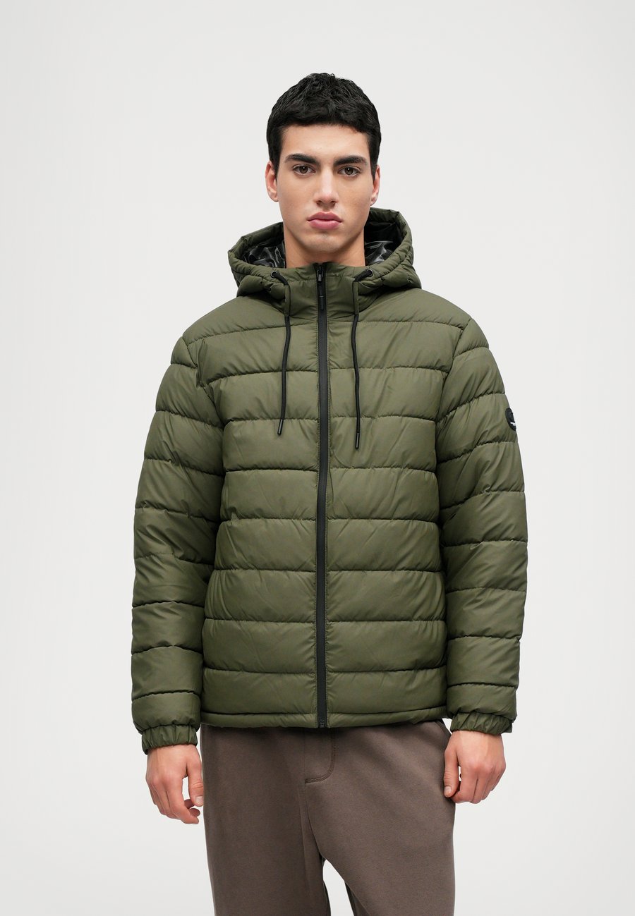 Куртка Jack & Jones JCOPOINT PUFFER JACKET, Grape Leaf/Dark Green
Куртка Jack & Jones JCOPOINT PUFFER JACKET, Grape Leaf/Dark Green