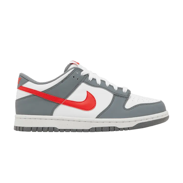 Кроссовки Nike Dunk Low Next Nature GS 'Smoke Grey Light Crimson', серый
Кроссовки Nike Dunk Low Next Nature GS 'Smoke Grey Light Crimson', серый