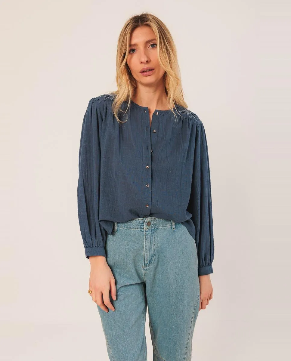 Женская рубашка с длинным рукавом и круглым вырезом Indi & Cold, индиго
Женская рубашка с длинным рукавом и круглым вырезом Indi & Cold, индиго