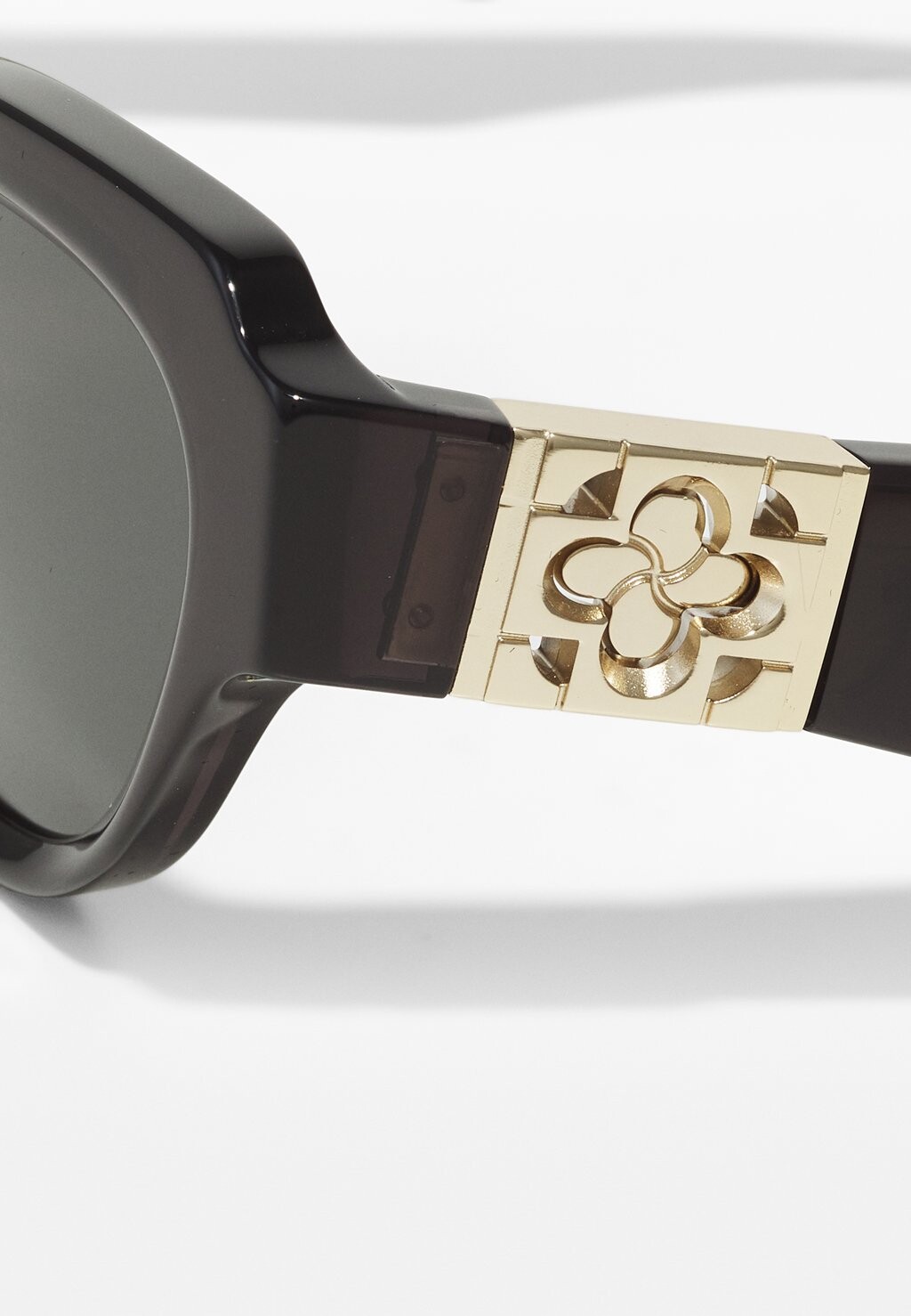 Солнцезащитные очки Burberry, темно-серые
Солнцезащитные очки Burberry, темно-серые