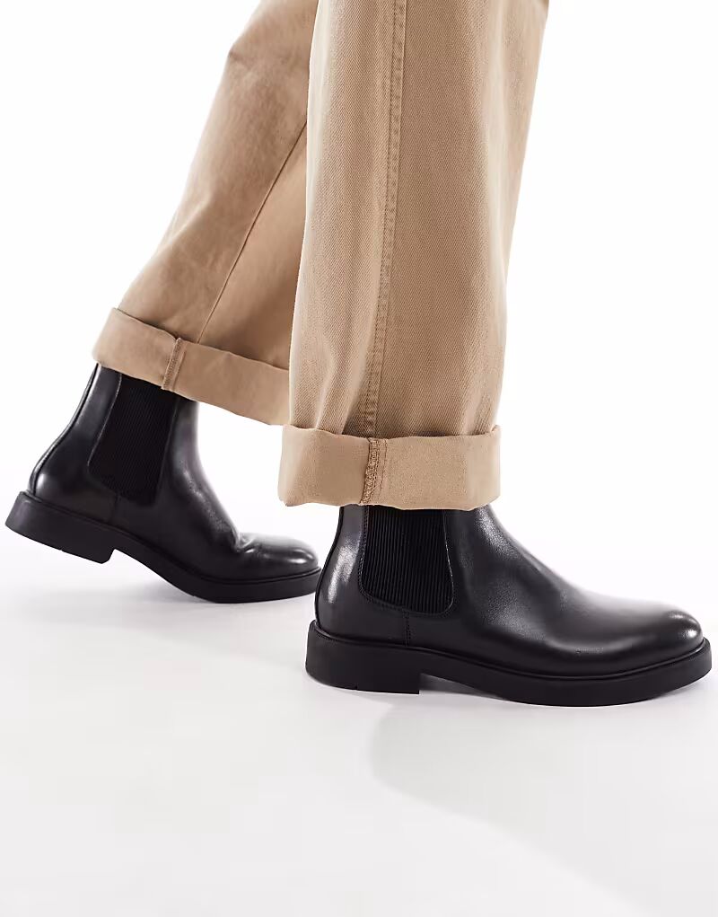 Ботинки челси с круглым носком Dice из черной кожи Schuh
Ботинки челси с круглым носком Dice из черной кожи Schuh