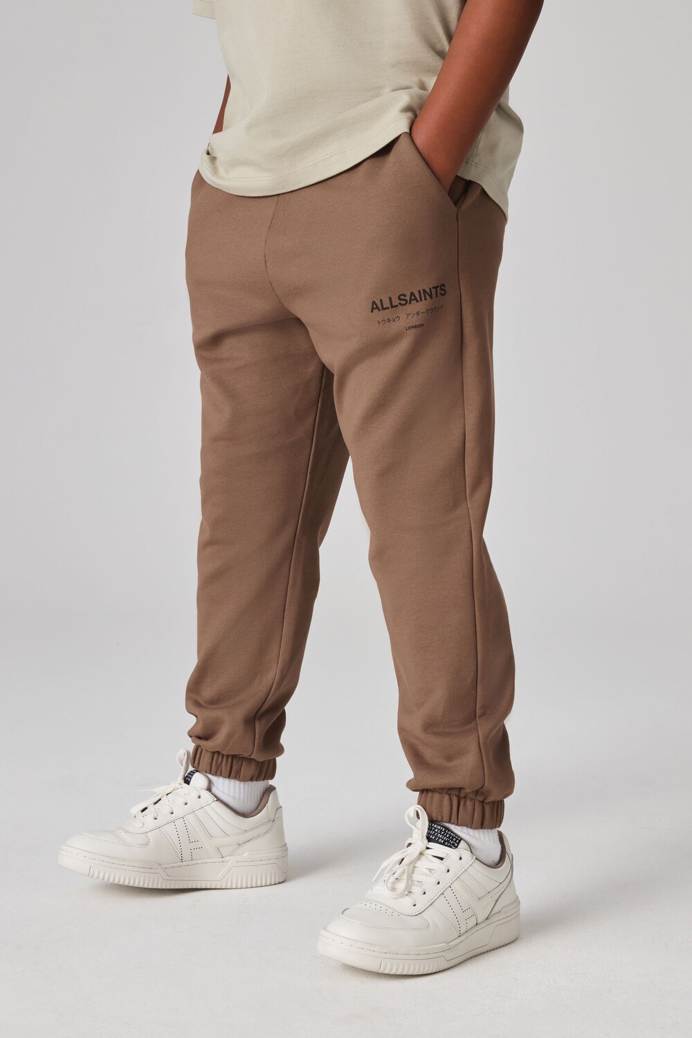 Джоггеры Underground прямого кроя с манжетами из 100% хлопка Smallsaints, коричневый
Джоггеры Underground прямого кроя с манжетами из 100% хлопка Smallsaints, коричневый