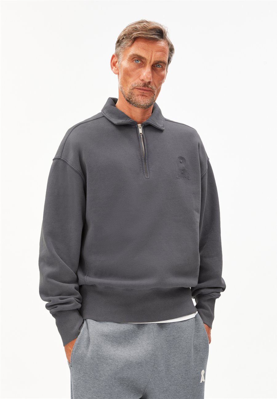 Толстовка ARMEDANGELS ICONIC Å GMT DYE ZIP TROYER, Dark Steel Washed/Grey, Серый, Толстовка ARMEDANGELS ICONIC Å GMT DYE ZIP TROYER, Dark Steel Washed/Grey
Толстовка ARMEDANGELS ICONIC Å GMT DYE ZIP TROYER, Dark Steel Washed/Grey, Серый, Толстовка ARMEDANGELS ICONIC Å GMT DYE ZIP TROYER, Dark Steel Washed/Grey