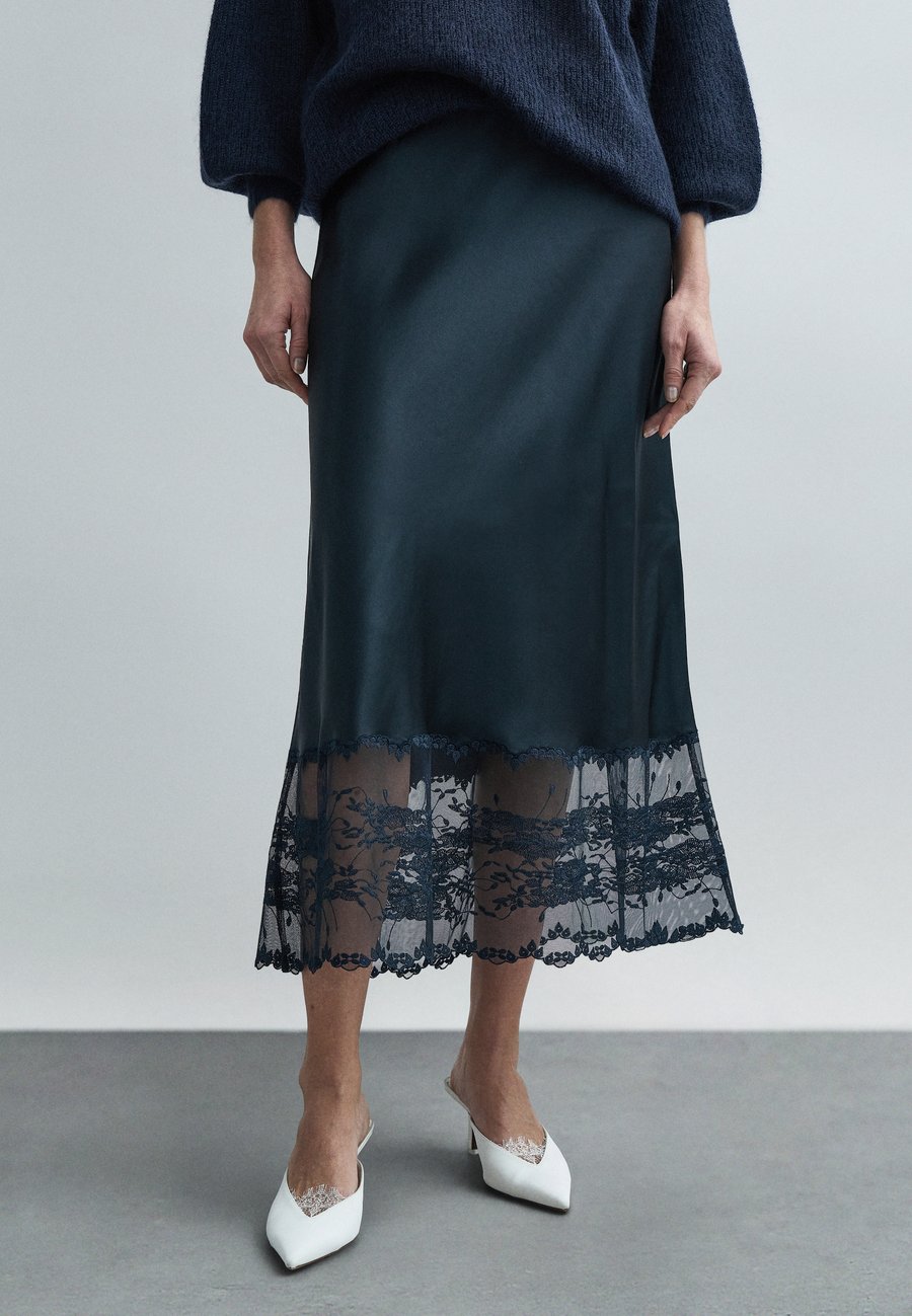 Юбка By Malene Birger BLAKE, Night Sky/Dark Blue
Юбка By Malene Birger BLAKE, Night Sky/Dark Blue