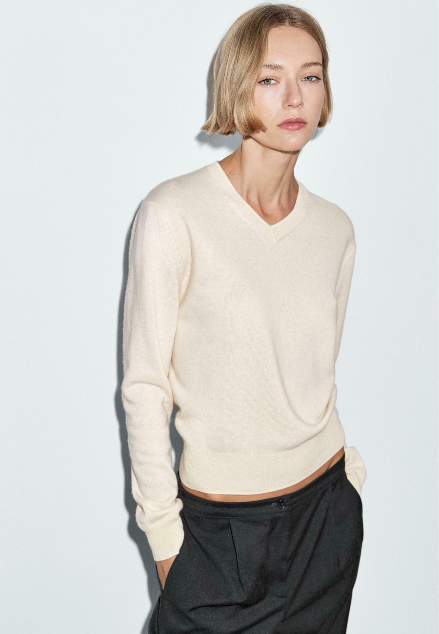 Джемпер Massimo Dutti V-NECK, Beige
Джемпер Massimo Dutti V-NECK, Beige
