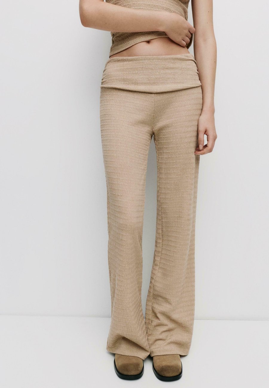 Брюки PULL&BEAR Trousers, Ochre
Брюки PULL&BEAR Trousers, Ochre