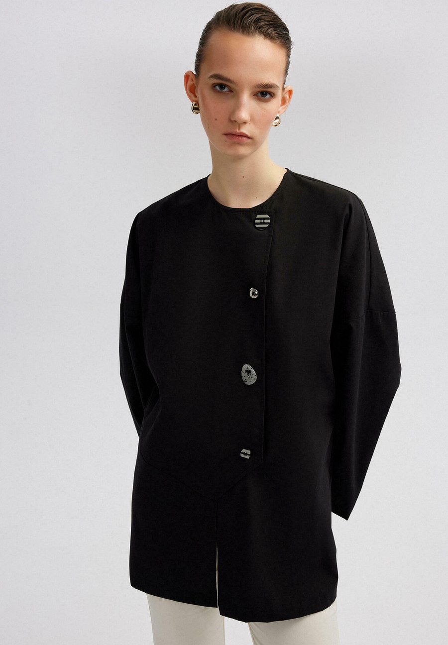 Блуза Touché Privé BUTTON DETAIL, Black
Блуза Touché Privé BUTTON DETAIL, Black