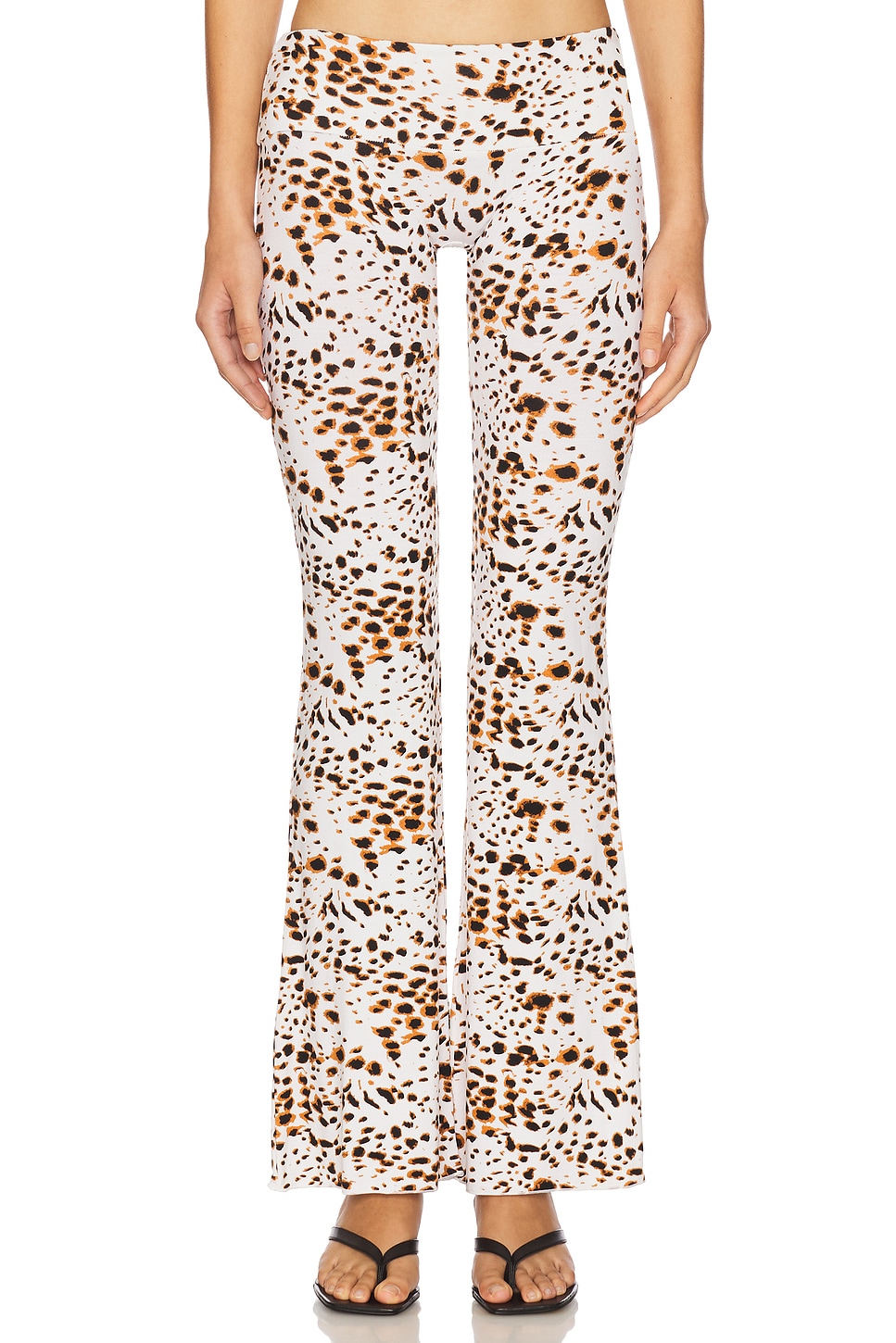 Elidy брюки с низкой талией и широким поясом в принт Indah, cowgirl
Elidy брюки с низкой талией и широким поясом в принт Indah, cowgirl