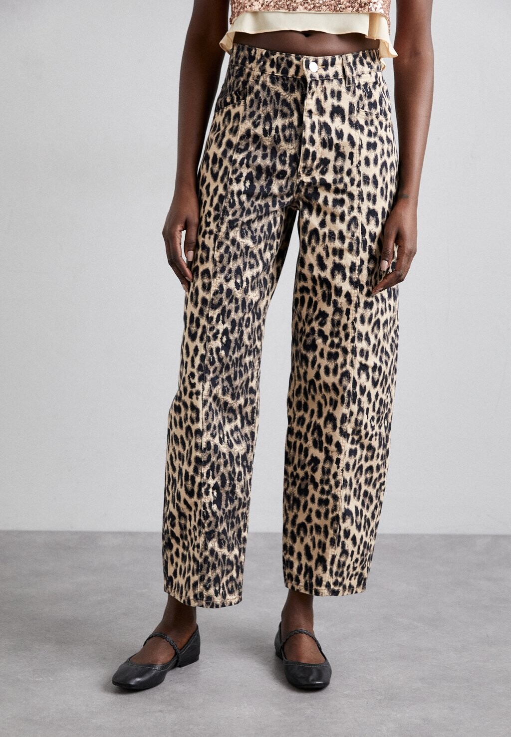 Джинсы свободного кроя NARA Baum und Pferdgarten, коричневый
Джинсы свободного кроя NARA Baum und Pferdgarten, коричневый