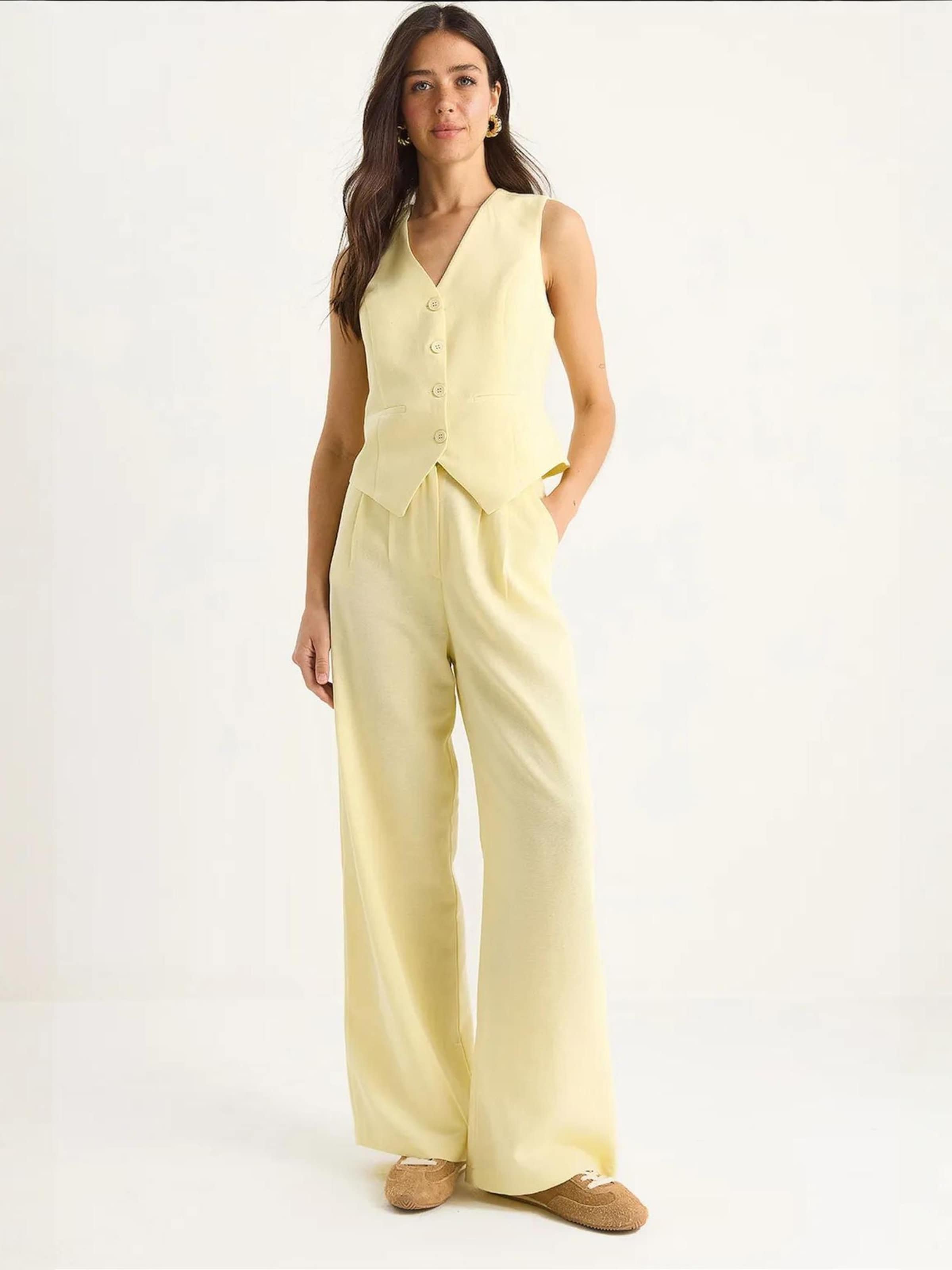 Bianco Lucci Костюм-двойка в лимонно-желтом цвете
Bianco Lucci Костюм-двойка в лимонно-желтом цвете