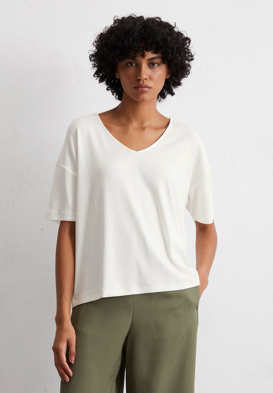 Футболка Marc O'Polo LOOSE MIT TENCEL, White Cotton/White
Футболка Marc O'Polo LOOSE MIT TENCEL, White Cotton/White