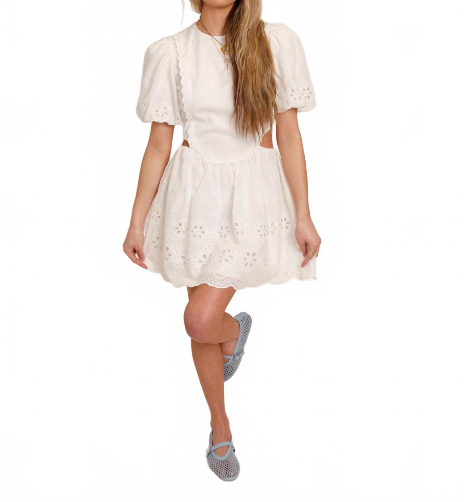 Белое мини-платье с вырезами для девичника LENA
Белое мини-платье с вырезами для девичника LENA