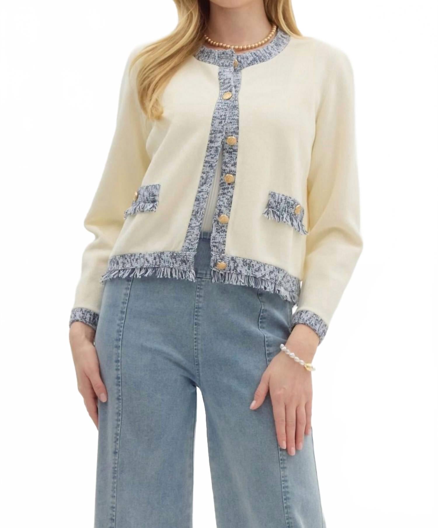 Вязаный кардиган с длинным рукавом в цвете крем/темно-синий Entro
Вязаный кардиган с длинным рукавом в цвете крем/темно-синий Entro