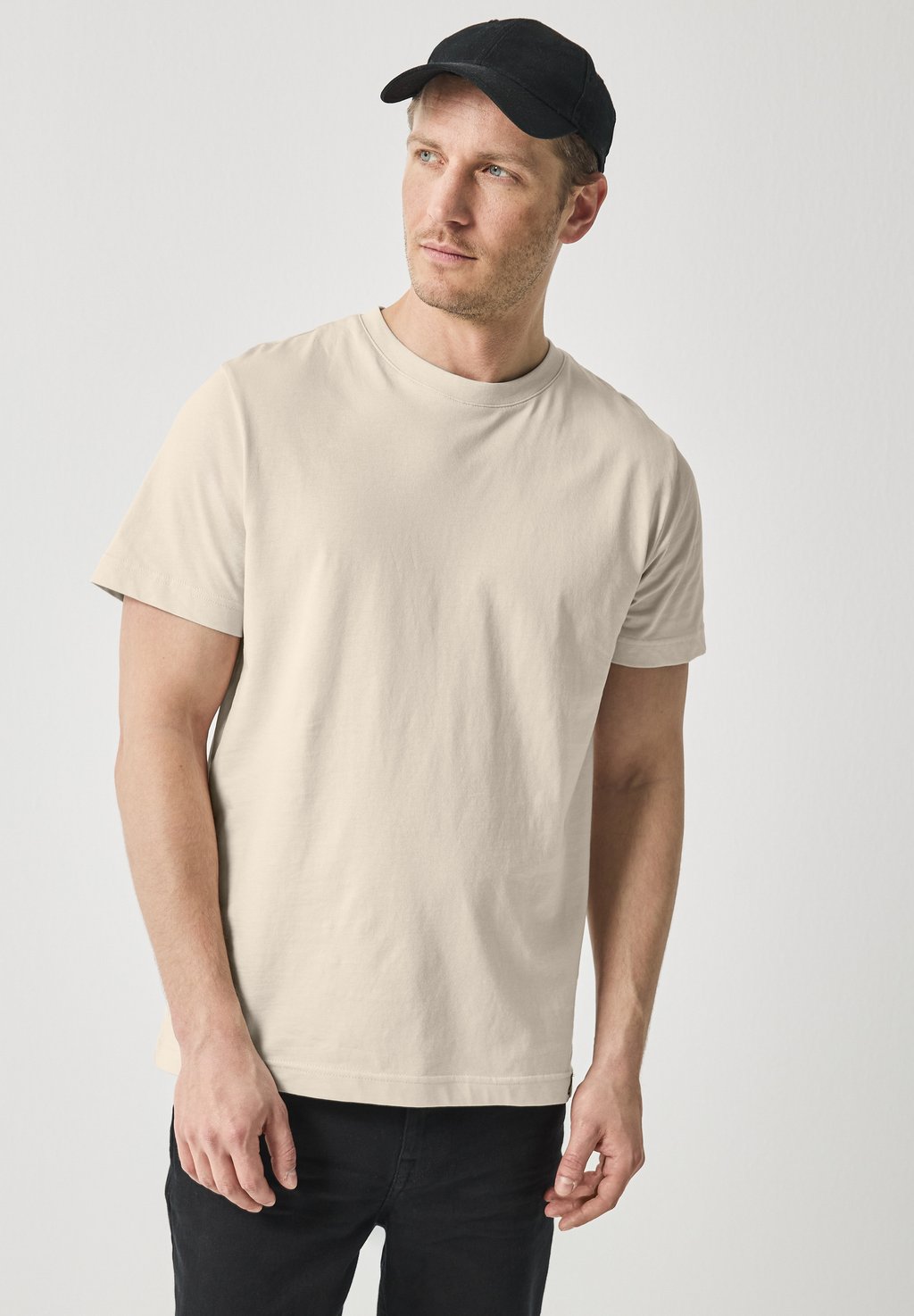 Базовая футболка IN UNIFARBE Street One MEN, бежевый
Базовая футболка IN UNIFARBE Street One MEN, бежевый