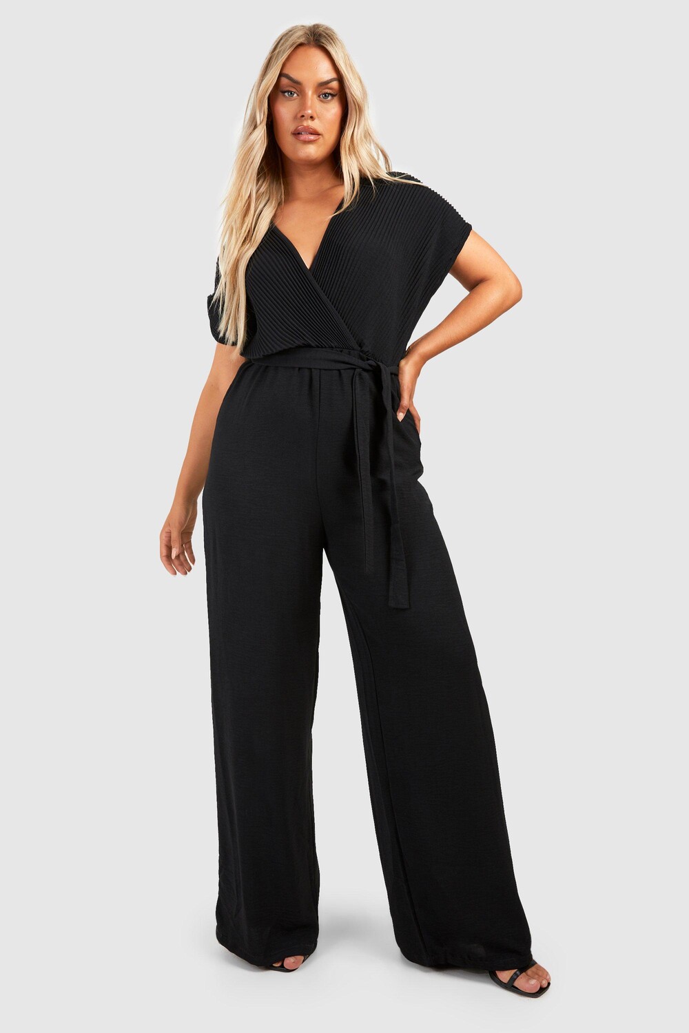 Зауженный брючный комбинезон Plus с плиссированной завязкой и поясом boohoo, черный
Зауженный брючный комбинезон Plus с плиссированной завязкой и поясом boohoo, черный