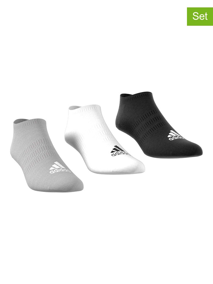 Adidas Комплект из 3 пар: функциональные носки белого, серого и черного цвета
Adidas Комплект из 3 пар: функциональные носки белого, серого и черного цвета