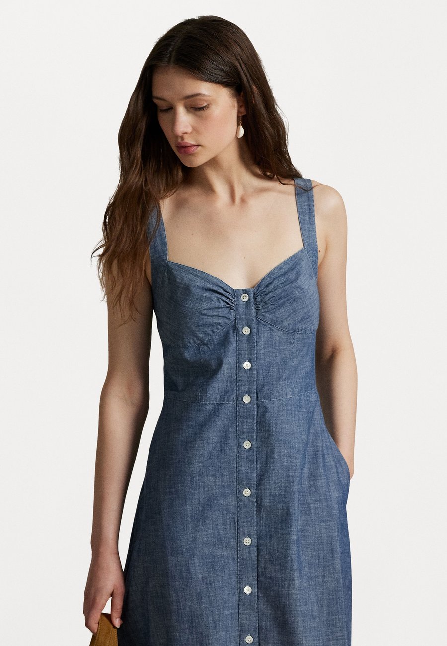 Платье Polo Ralph Lauren CHAMBRAY BUTTONED DRESS, Chambray/Blue
Платье Polo Ralph Lauren CHAMBRAY BUTTONED DRESS, Chambray/Blue