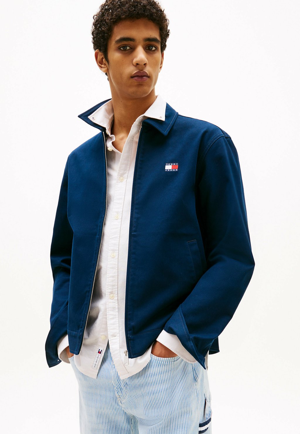 Легкая куртка LOGO ZIP-THRU Tommy Jeans, темно-синий
Легкая куртка LOGO ZIP-THRU Tommy Jeans, темно-синий