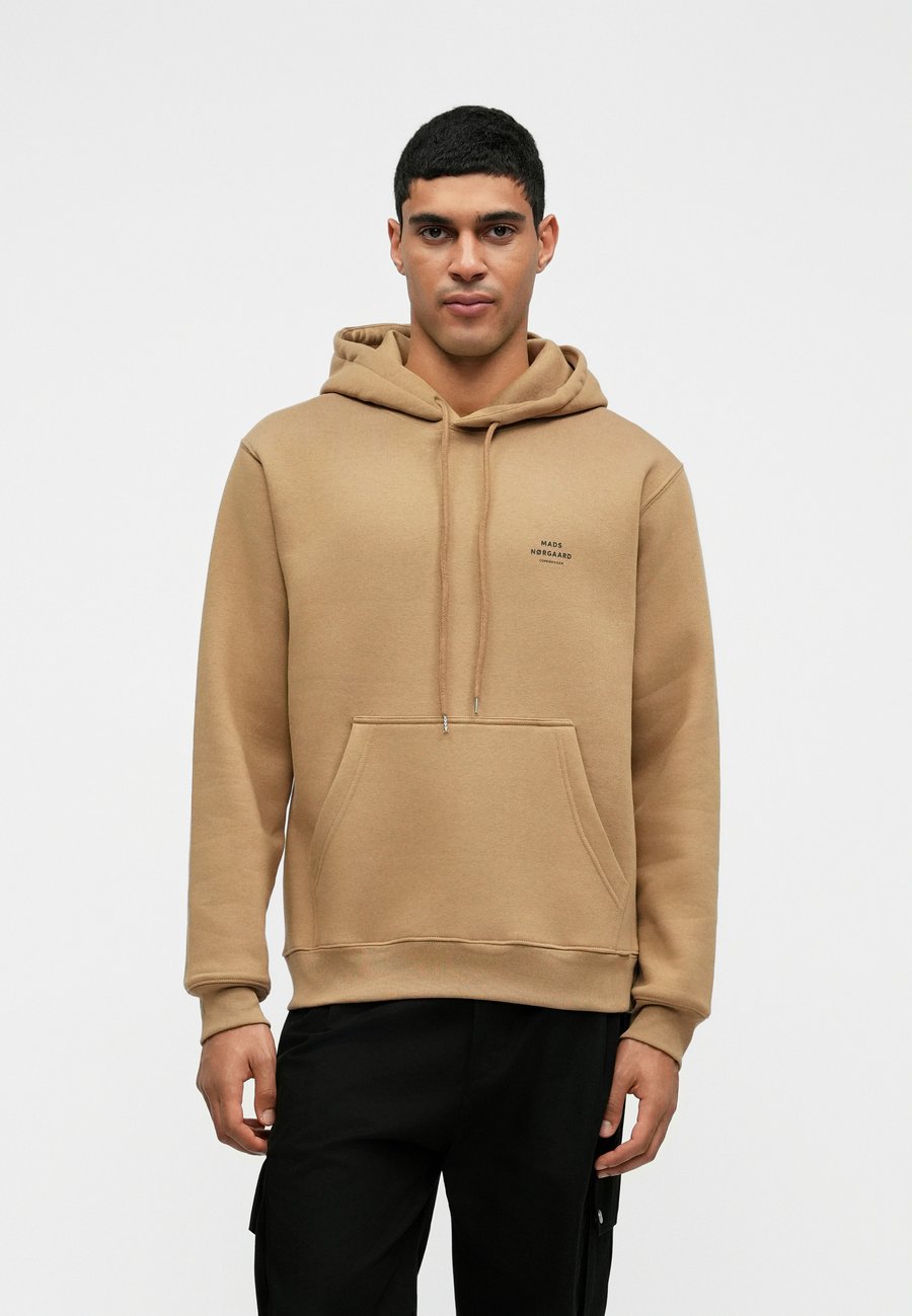 Худи Mads Nørgaard STANDARD HOODIE LOGO, Ermine/Camel, Бежевый, Худи Mads Nørgaard STANDARD HOODIE LOGO, Ermine/Camel
Худи Mads Nørgaard STANDARD HOODIE LOGO, Ermine/Camel, Бежевый, Худи Mads Nørgaard STANDARD HOODIE LOGO, Ermine/Camel