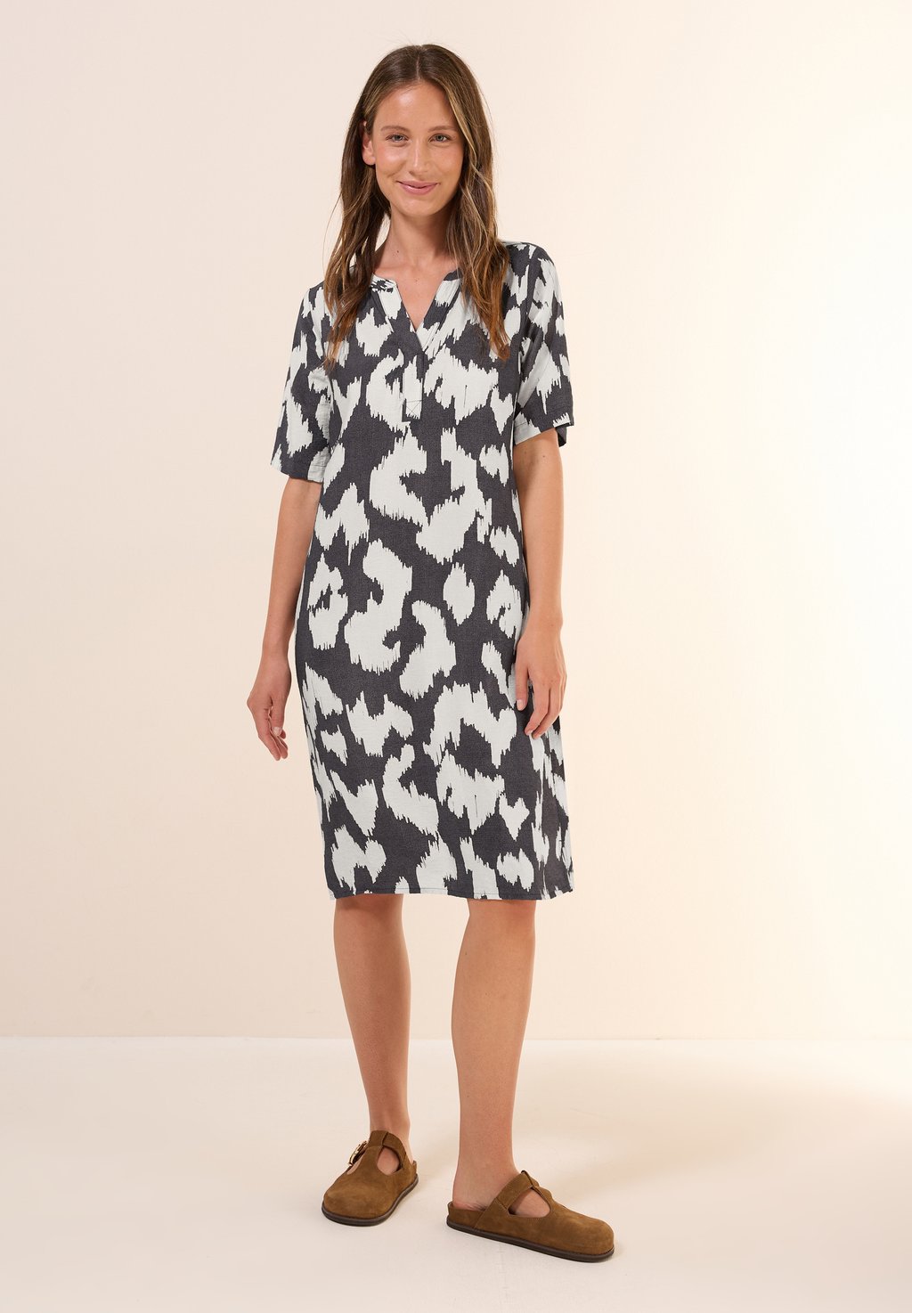 Повседневное платье GEMUSTERTES Cecil, серый
Повседневное платье GEMUSTERTES Cecil, серый