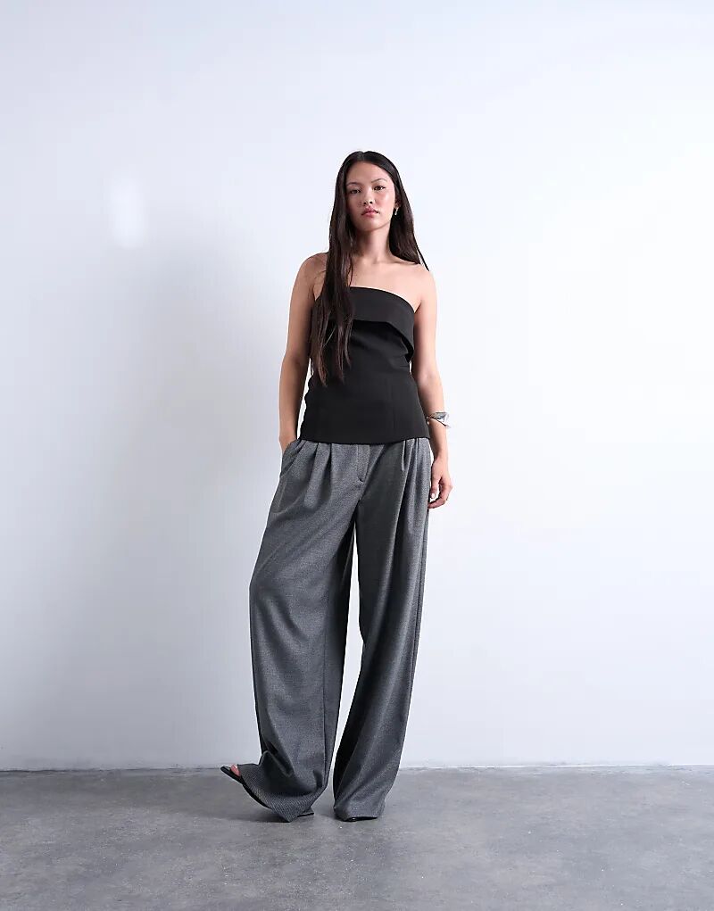 Удлиненный топ-бандо Topshop с отворотом, черного цвета
Удлиненный топ-бандо Topshop с отворотом, черного цвета