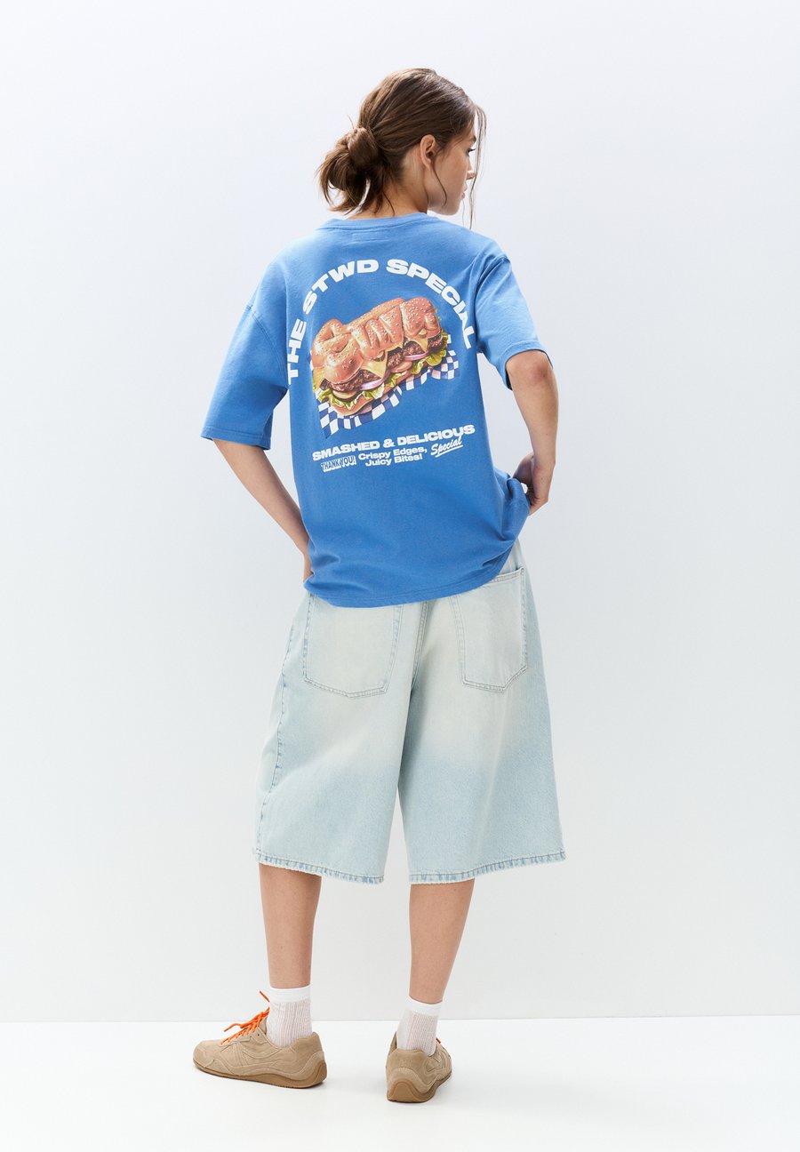 Футболка PULL&BEAR HAMBURGER , Blue
Футболка PULL&BEAR HAMBURGER , Blue