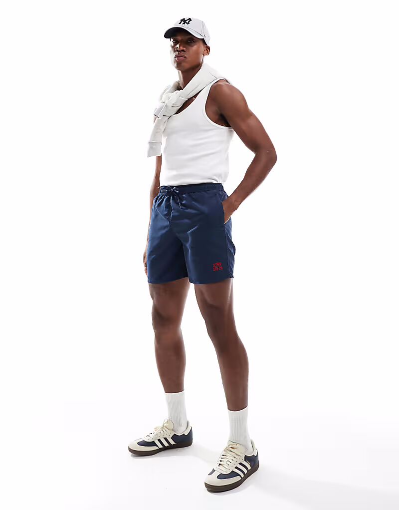 Плавки-шорты Superdry Essential длиной 17 дюймов в насыщенном темно-синем цвете
Плавки-шорты Superdry Essential длиной 17 дюймов в насыщенном темно-синем цвете