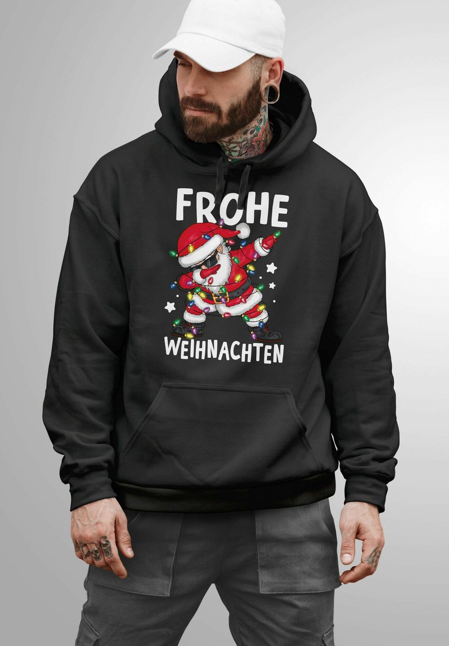 Худи MoonWorks FROHE WEIHNACHTEN DABBING SANTA AUFDRUCK , Schwarz/Anthracite
Худи MoonWorks FROHE WEIHNACHTEN DABBING SANTA AUFDRUCK , Schwarz/Anthracite