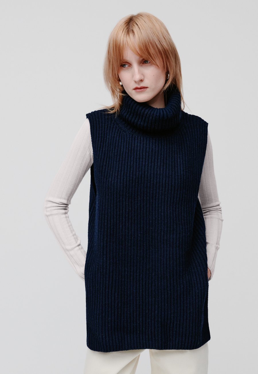 Джемпер IVY OAK KYOMI, Dunkles Marineblau/Dark Blue
Джемпер IVY OAK KYOMI, Dunkles Marineblau/Dark Blue