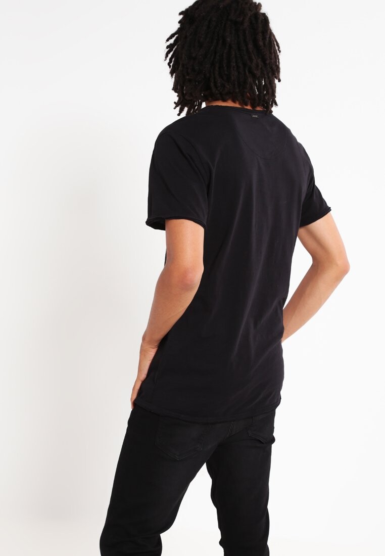 Базовая футболка BREAD NEW Key Largo, черный
Базовая футболка BREAD NEW Key Largo, черный