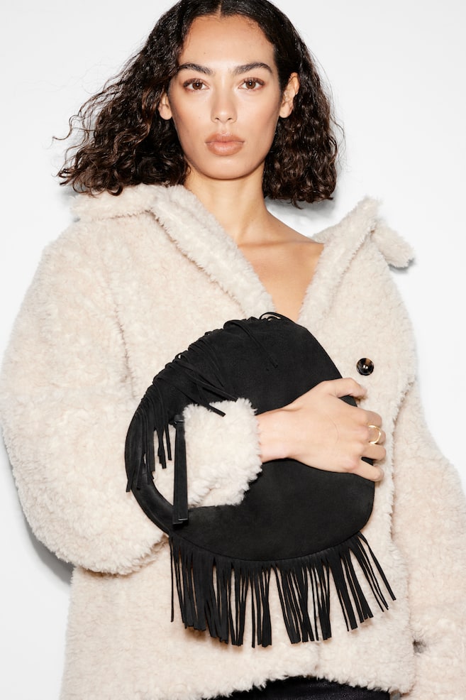 Маленькая замшевая сумка с бахромой & Other Stories, черный
Маленькая замшевая сумка с бахромой & Other Stories, черный