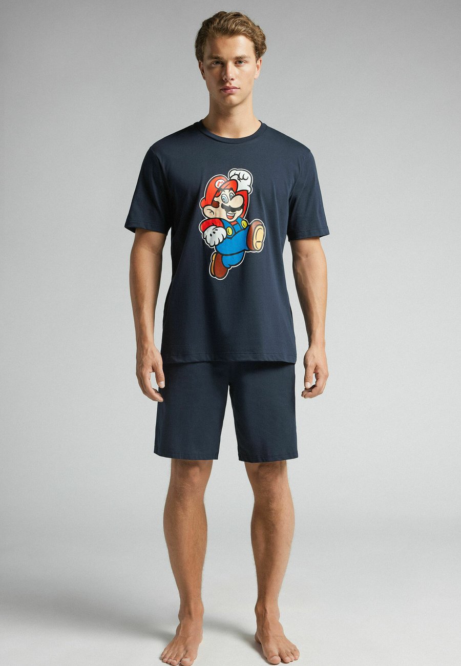 Пижамный комплект IUMAN Intimissimi Uomo NINTENDO SUPER MARIO SET, Blue/Dark Blue
Пижамный комплект IUMAN Intimissimi Uomo NINTENDO SUPER MARIO SET, Blue/Dark Blue