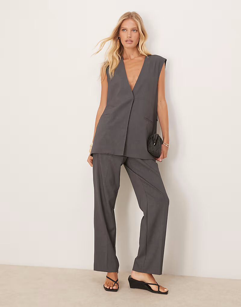 Брюки AWARE с высокой талией, темно-серого цвета
Брюки AWARE с высокой талией, темно-серого цвета