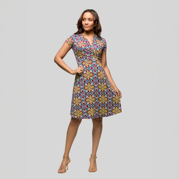 Женское платье-халат с короткими рукавами, длиной до колена, V-образным вырезом 24Seven Comfort Apparel, мультиколор
Женское платье-халат с короткими рукавами, длиной до колена, V-образным вырезом 24Seven Comfort Apparel, мультиколор