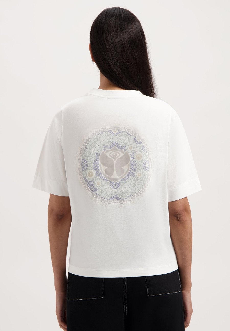 Футболка Tomorrowland Store STAIRWAY BACK, White, Белый, Футболка Tomorrowland Store STAIRWAY BACK, White
Футболка Tomorrowland Store STAIRWAY BACK, White, Белый, Футболка Tomorrowland Store STAIRWAY BACK, White