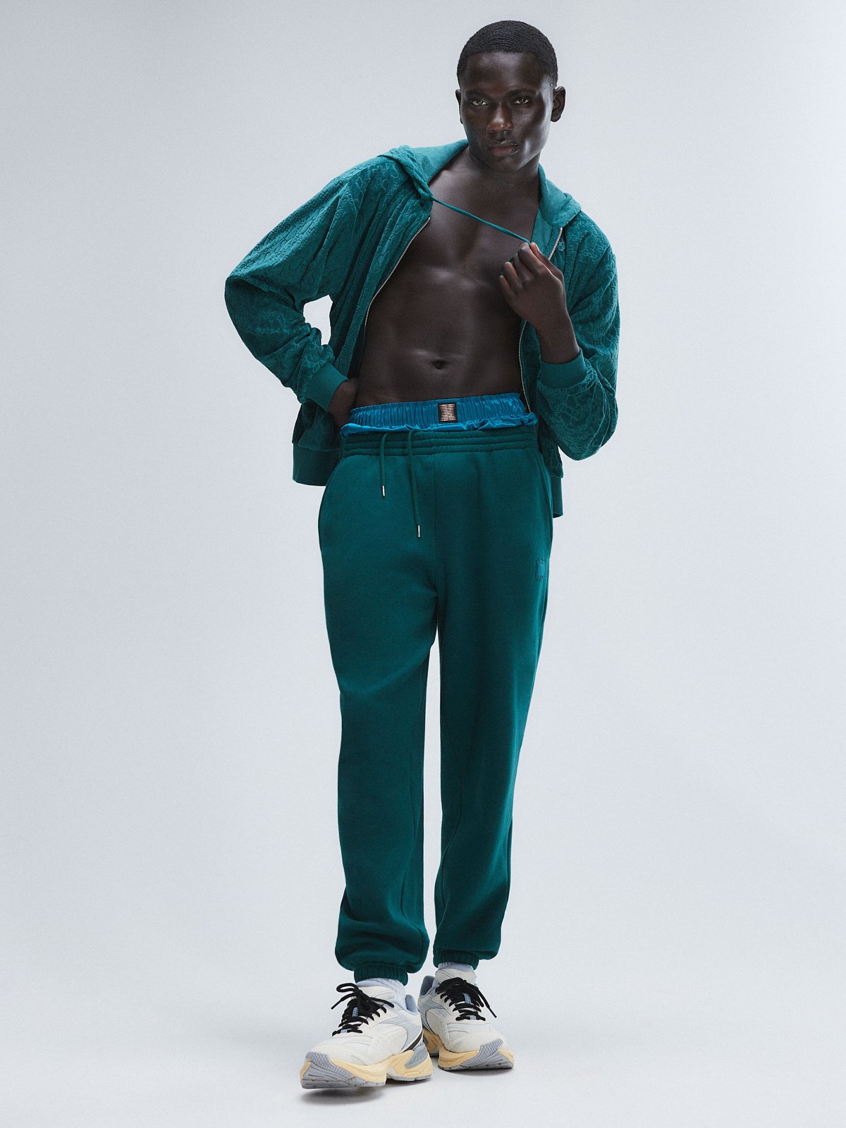 Спортивные штаны Savage X Fenty Essential Fleece Classic, цвет Green Demeanor
Спортивные штаны Savage X Fenty Essential Fleece Classic, цвет Green Demeanor