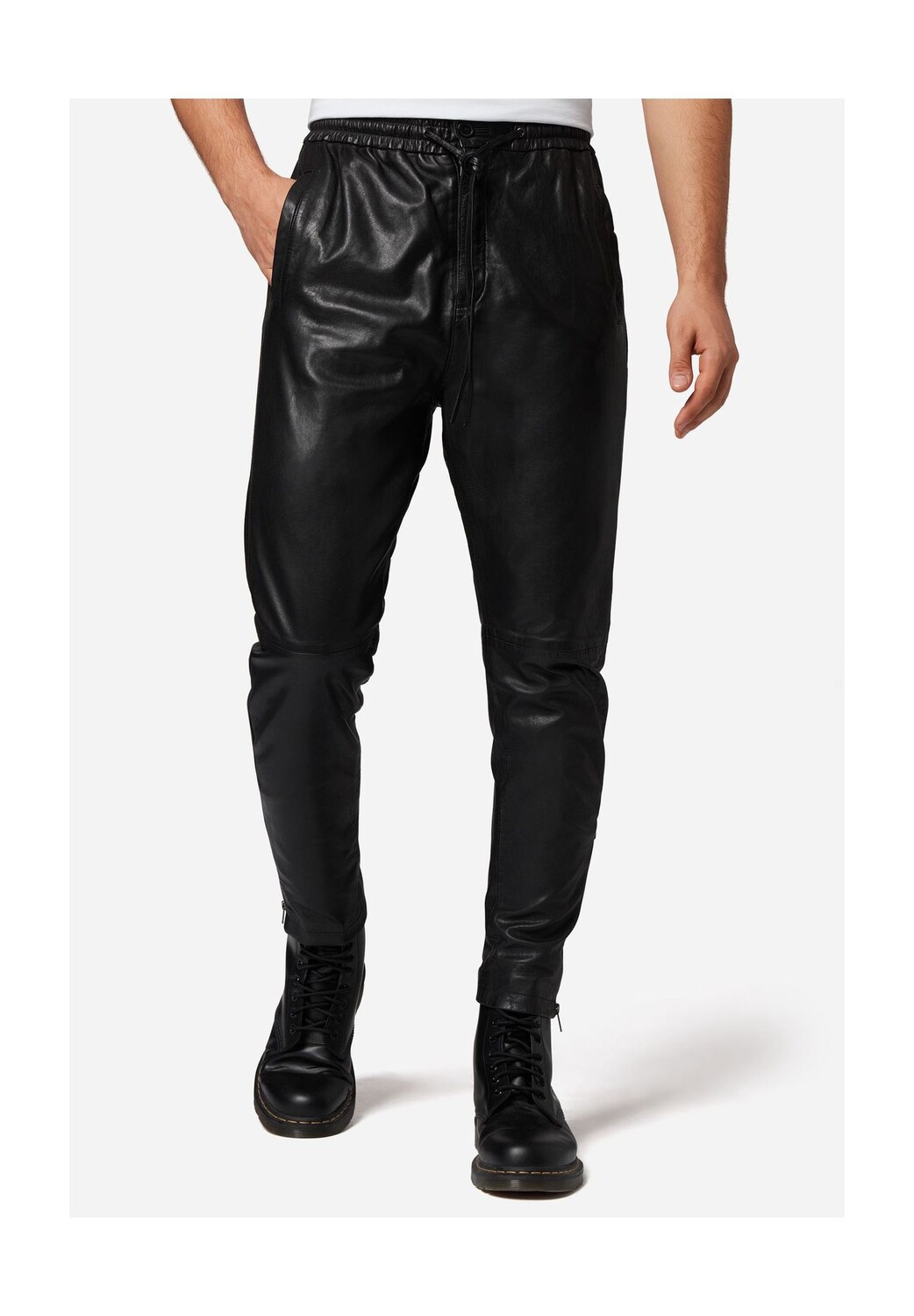 Мужские кожаные брюки Майка, кожаные спортивные брюки на молнии на манжетах штанин RICANO, черный
Мужские кожаные брюки Майка, кожаные спортивные брюки на молнии на манжетах штанин RICANO, черный