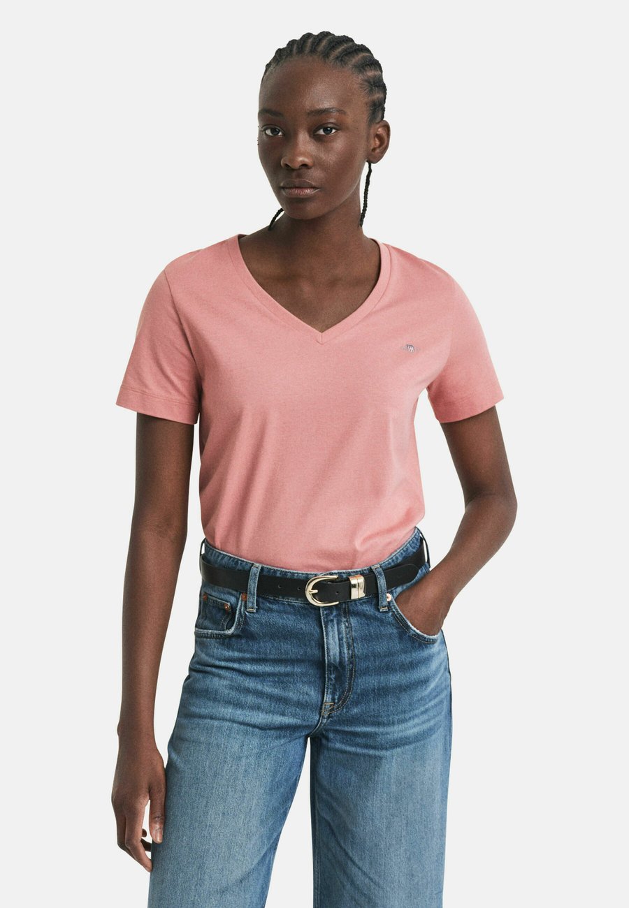 Футболка GANT SHIELD V NECK , Faded Brick/Light Red
Футболка GANT SHIELD V NECK , Faded Brick/Light Red