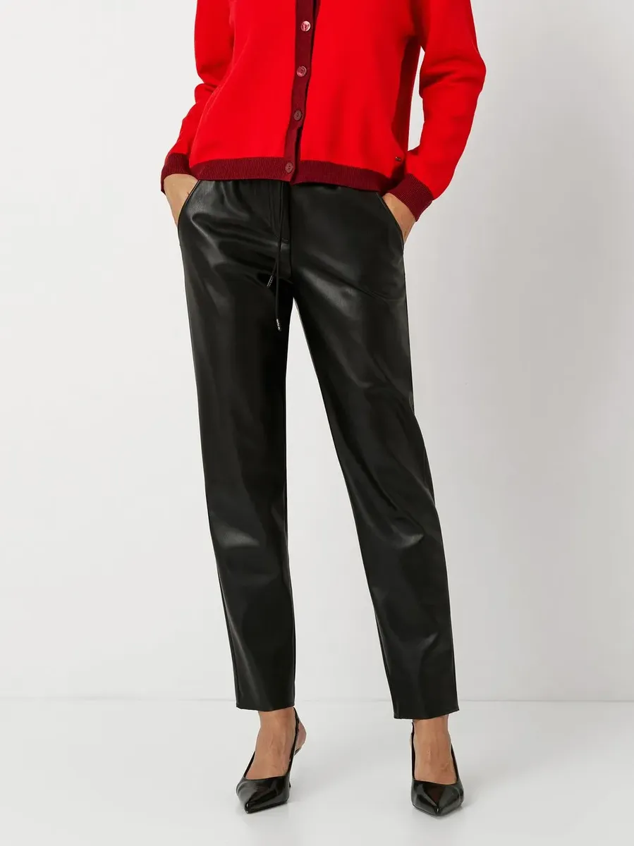 Брюки без застежки TONI "Sue Modern Chic" из искусственной кожи, черный
Брюки без застежки TONI "Sue Modern Chic" из искусственной кожи, черный