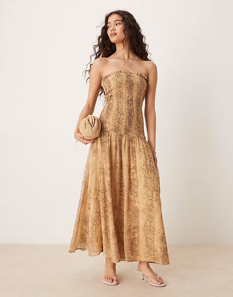 Платье макси из шифона с заниженной талией и сборками ASOS DESIGN со змеиным принтом
Платье макси из шифона с заниженной талией и сборками ASOS DESIGN со змеиным принтом