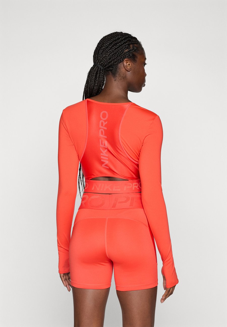 Топ Nike Performance PRO SHINE, Light Crimson/Mineral/White/Red
Топ Nike Performance PRO SHINE, Light Crimson/Mineral/White/Red