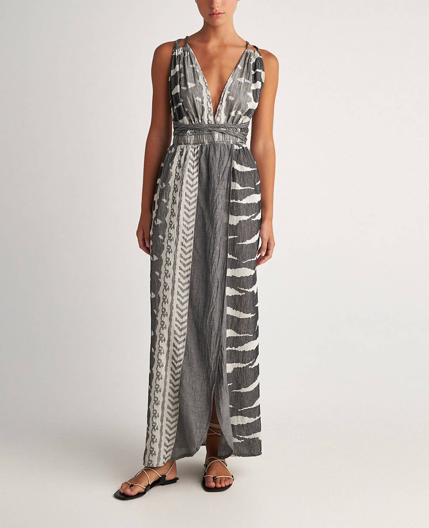 Платье макси Scorpios черного и цвета слоновой кости Pearl and Caviar
Платье макси Scorpios черного и цвета слоновой кости Pearl and Caviar