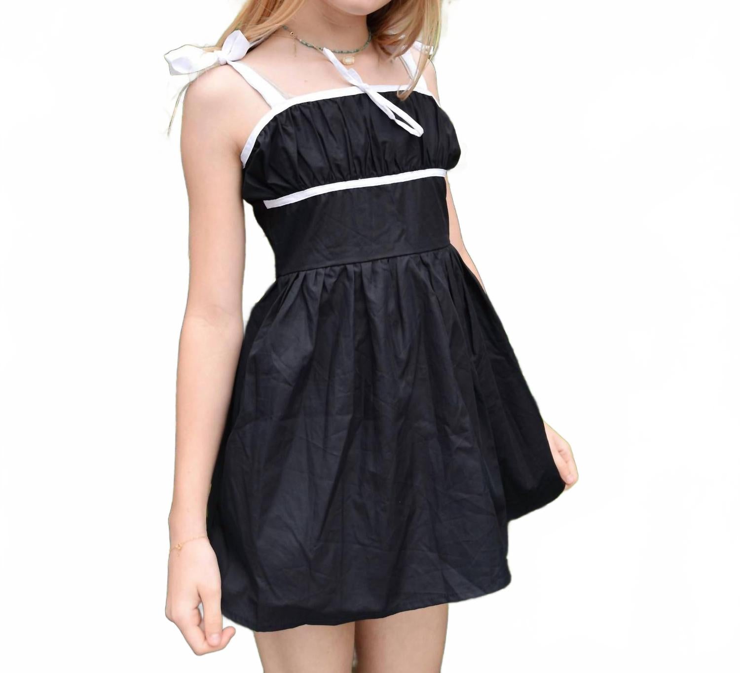 Детское черное платье мини из поплина с белым бантом Flowers by zoe
Детское черное платье мини из поплина с белым бантом Flowers by zoe