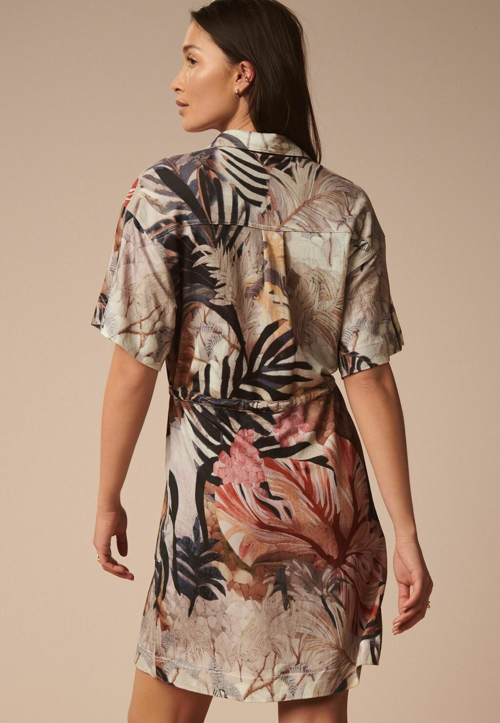 Платье-рубашка DRAWSTRING UTITLITY, REGULAR FIT Next, цвет Ecru Tropical Leaf Print
Платье-рубашка DRAWSTRING UTITLITY, REGULAR FIT Next, цвет Ecru Tropical Leaf Print