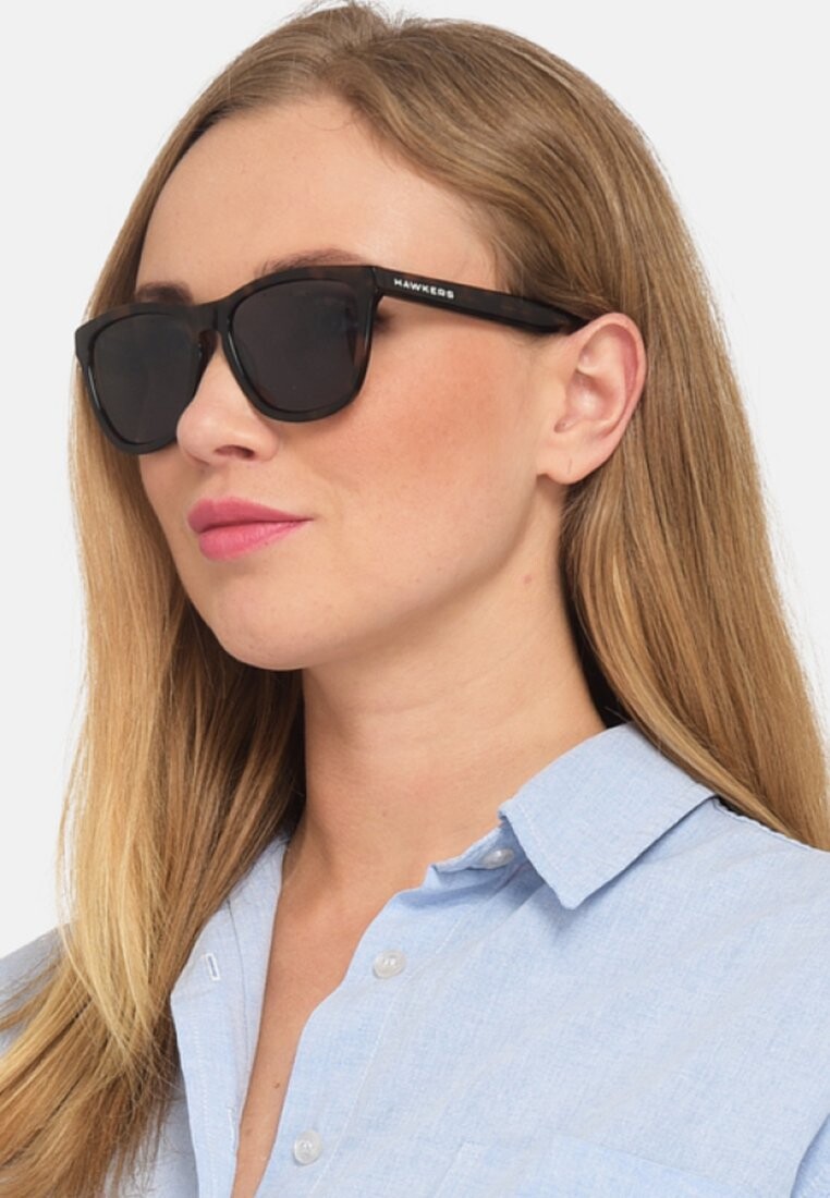 Солнцезащитные очки Hawkers, черный
Солнцезащитные очки Hawkers, черный